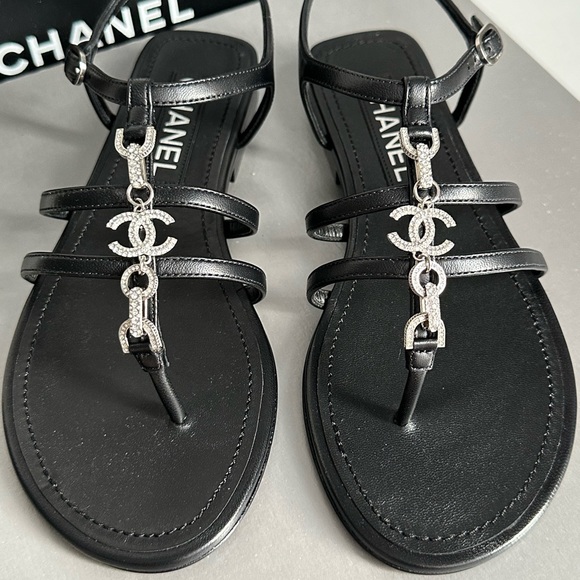 Chanel 2023 black leather thong sandals with crystals cc logo size 36 - Picture 10 of 13